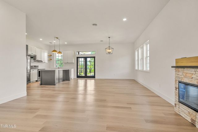 137 Crestview Drive, Elizabethton, TN 37643