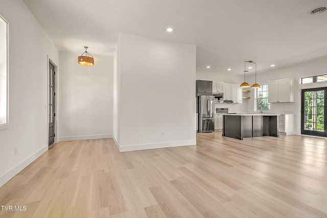 137 Crestview Drive, Elizabethton, TN 37643