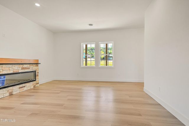 137 Crestview Drive, Elizabethton, TN 37643