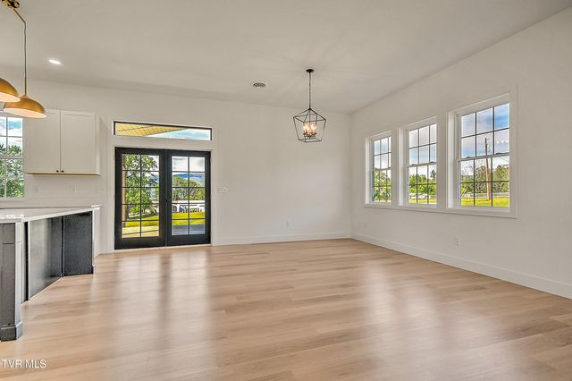 137 Crestview Drive, Elizabethton, TN 37643