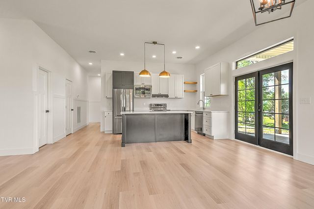 137 Crestview Drive, Elizabethton, TN 37643