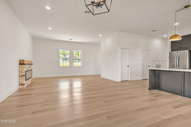 137 Crestview Drive, Elizabethton, TN 37643