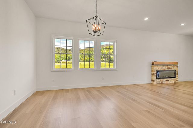 137 Crestview Drive, Elizabethton, TN 37643