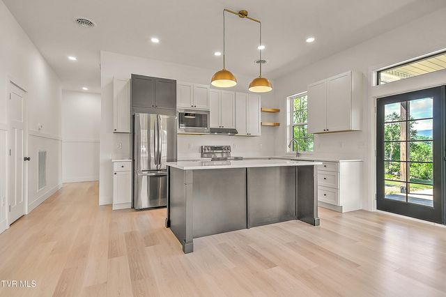 137 Crestview Drive, Elizabethton, TN 37643