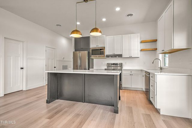 137 Crestview Drive, Elizabethton, TN 37643