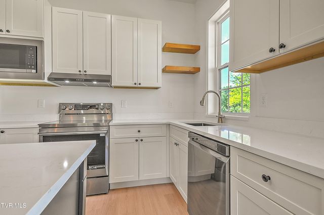 137 Crestview Drive, Elizabethton, TN 37643