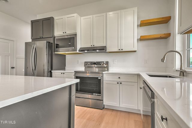 137 Crestview Drive, Elizabethton, TN 37643