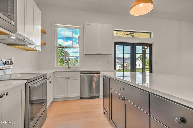 137 Crestview Drive, Elizabethton, TN 37643