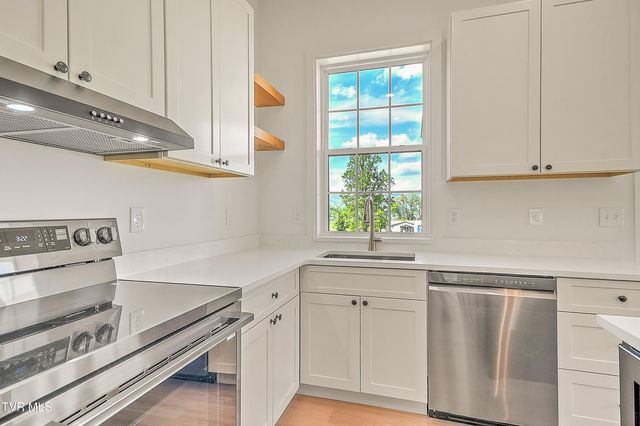 137 Crestview Drive, Elizabethton, TN 37643