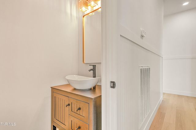 137 Crestview Drive, Elizabethton, TN 37643