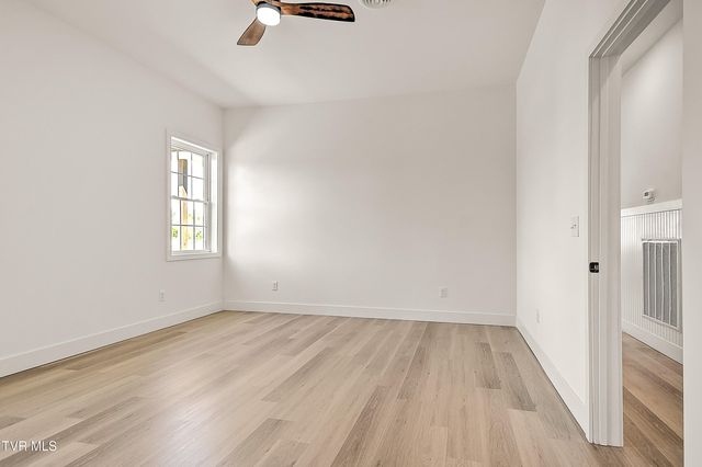 137 Crestview Drive, Elizabethton, TN 37643