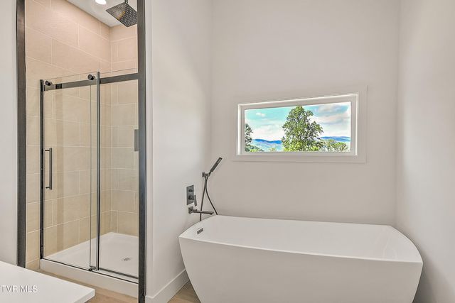 137 Crestview Drive, Elizabethton, TN 37643