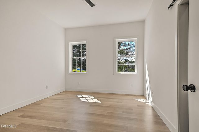 137 Crestview Drive, Elizabethton, TN 37643