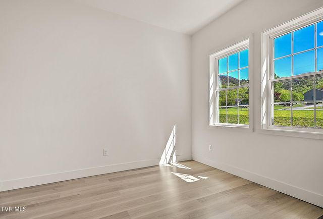 137 Crestview Drive, Elizabethton, TN 37643