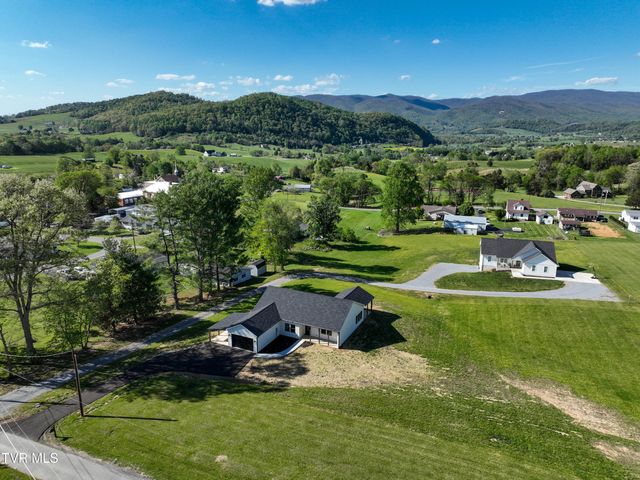 137 Crestview Drive, Elizabethton, TN 37643