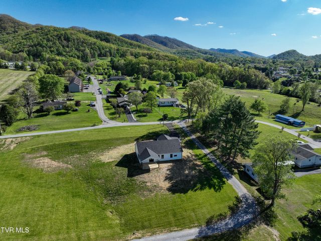 137 Crestview Drive, Elizabethton, TN 37643