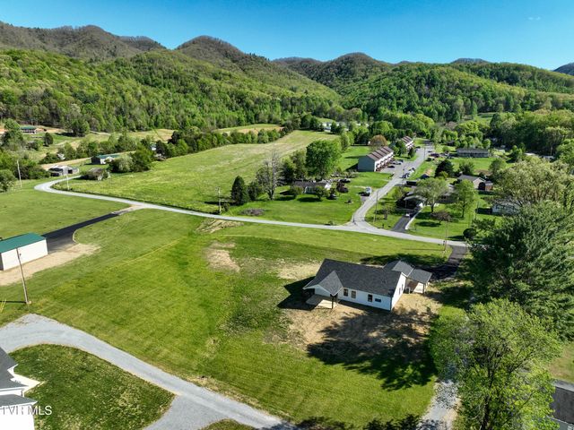 137 Crestview Drive, Elizabethton, TN 37643