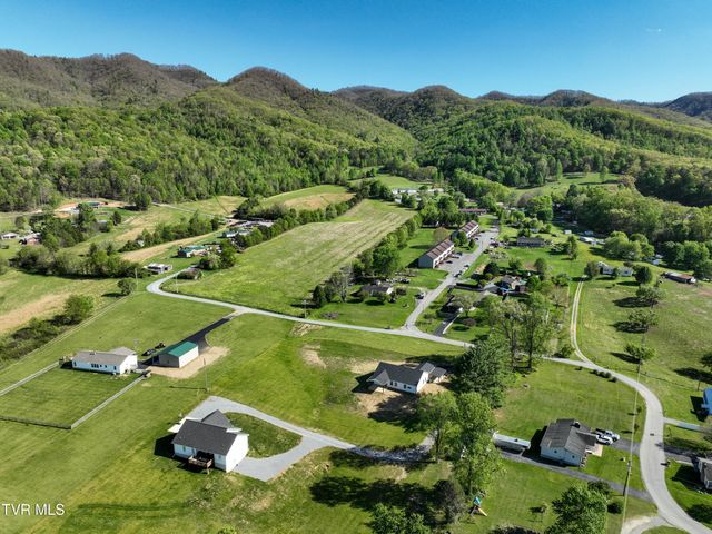 137 Crestview Drive, Elizabethton, TN 37643