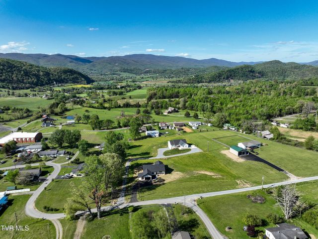 137 Crestview Drive, Elizabethton, TN 37643