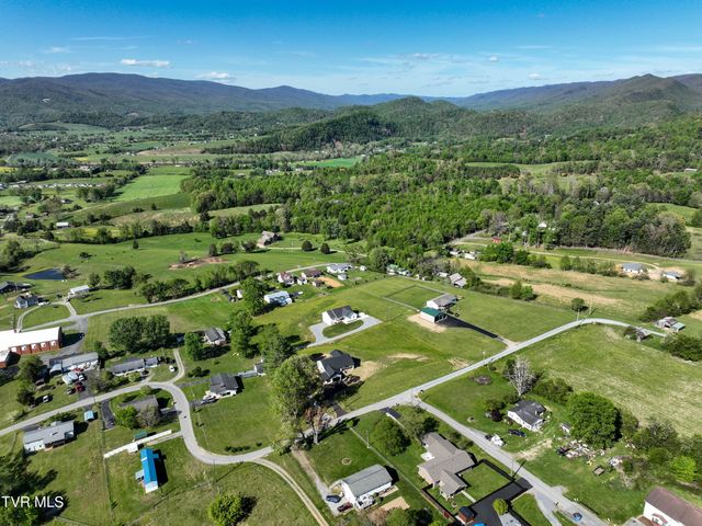 137 Crestview Drive, Elizabethton, TN 37643