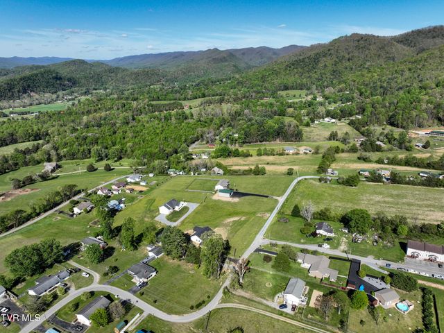 137 Crestview Drive, Elizabethton, TN 37643