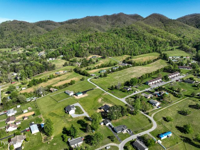 137 Crestview Drive, Elizabethton, TN 37643