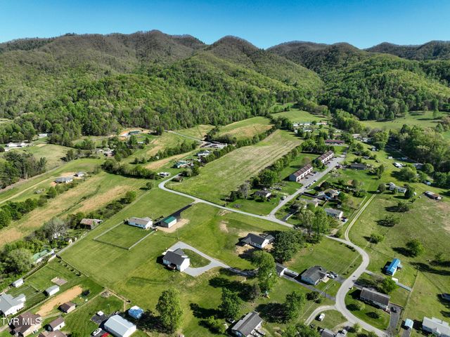 137 Crestview Drive, Elizabethton, TN 37643