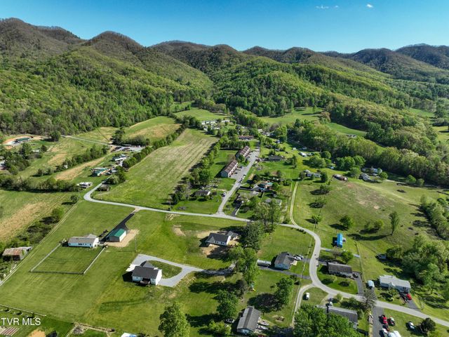 137 Crestview Drive, Elizabethton, TN 37643