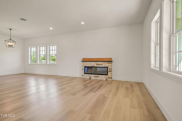 137 Crestview Drive, Elizabethton, TN 37643