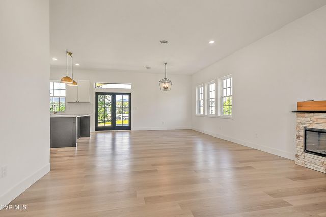 137 Crestview Drive, Elizabethton, TN 37643