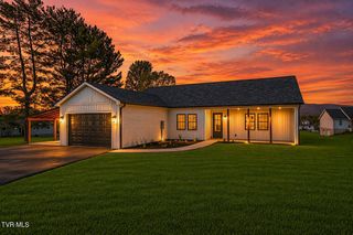 137 Crestview Drive, Elizabethton, TN 37643