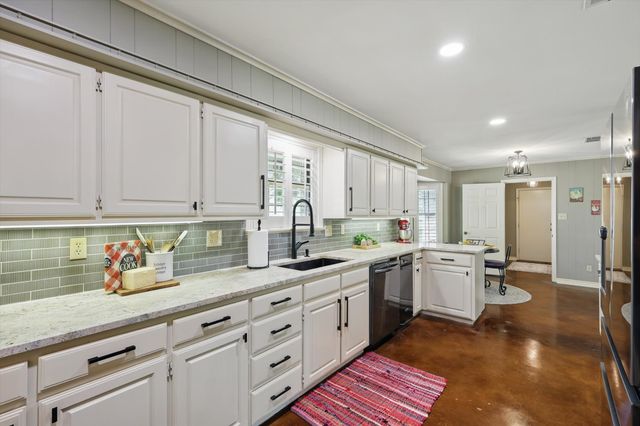 1904 Oak Ridge Trail, Bridgeport, TX 76426