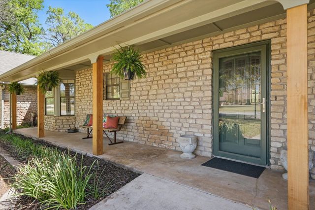 1904 Oak Ridge Trail, Bridgeport, TX 76426