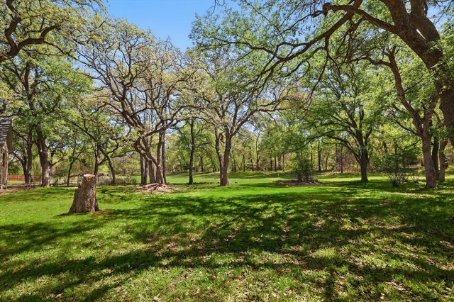 1904 Oak Ridge Trail, Bridgeport, TX 76426