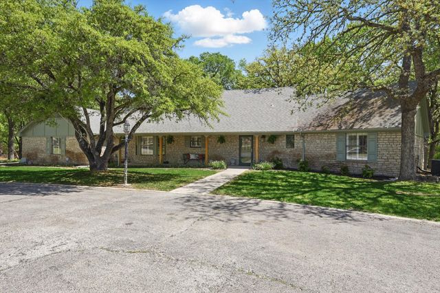 1904 Oak Ridge Trail, Bridgeport, TX 76426