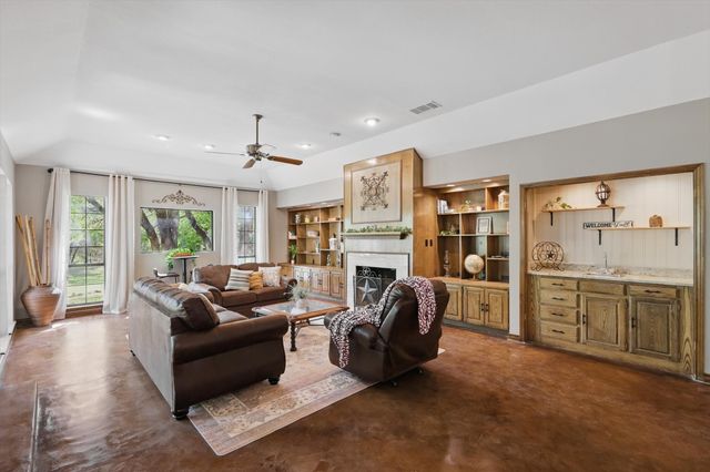 1904 Oak Ridge Trail, Bridgeport, TX 76426