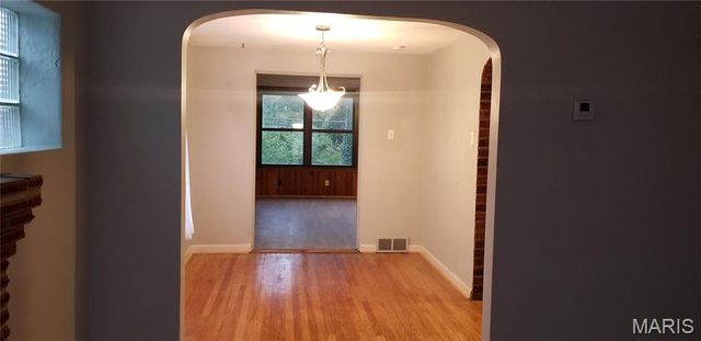 6914 Willow Wood Drive, St Louis, MO 63121