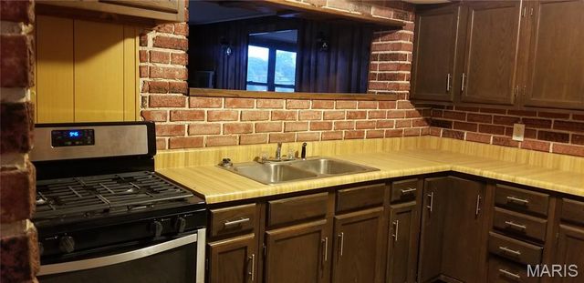 6914 Willow Wood Drive, St Louis, MO 63121