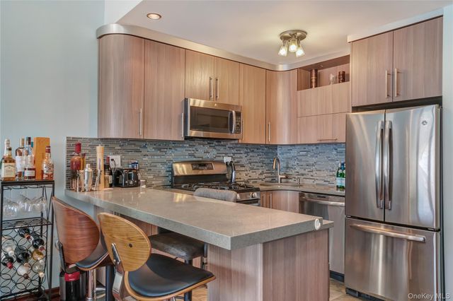 208 Beach 124th Street 6, Far Rockaway, NY 11694