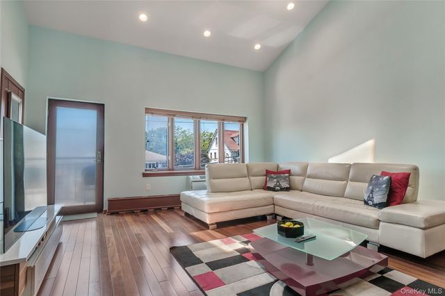 208 Beach 124th Street 6, Far Rockaway, NY 11694