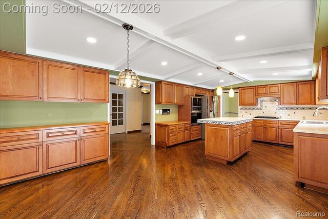 2291 Red Maple Drive, Troy, MI 48098