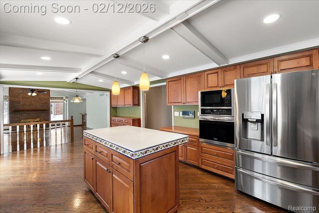 2291 Red Maple Drive, Troy, MI 48098