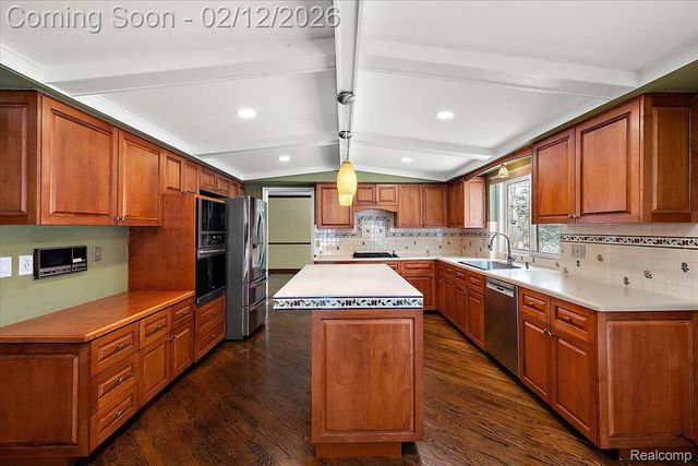 2291 Red Maple Drive, Troy, MI 48098