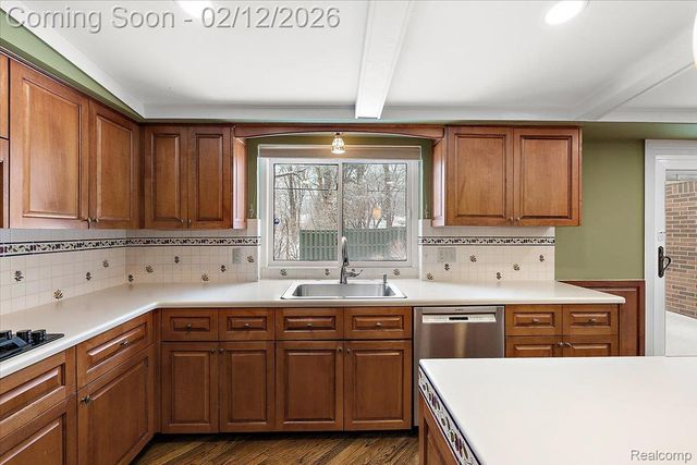 2291 Red Maple Drive, Troy, MI 48098