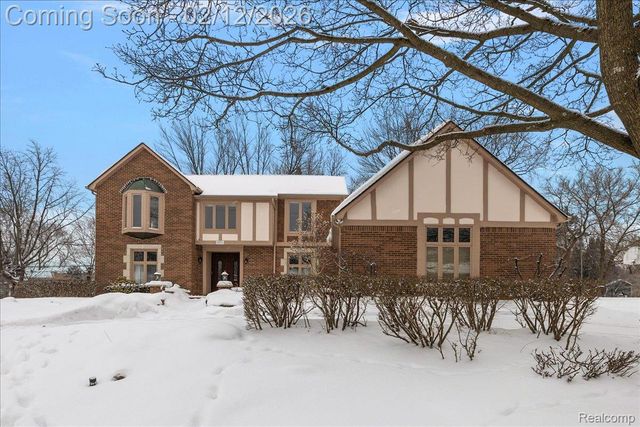 2291 Red Maple Drive, Troy, MI 48098