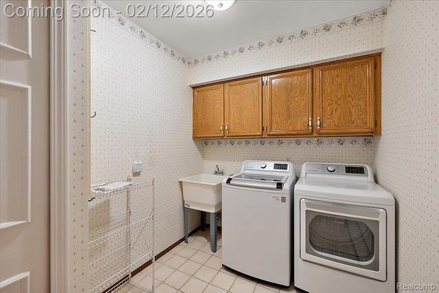 2291 Red Maple Drive, Troy, MI 48098