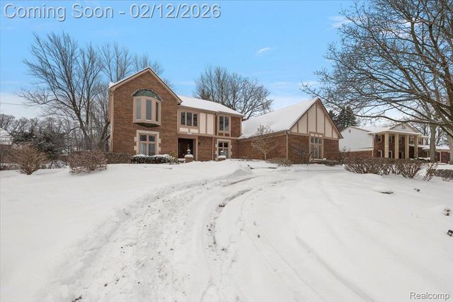 2291 Red Maple Drive, Troy, MI 48098