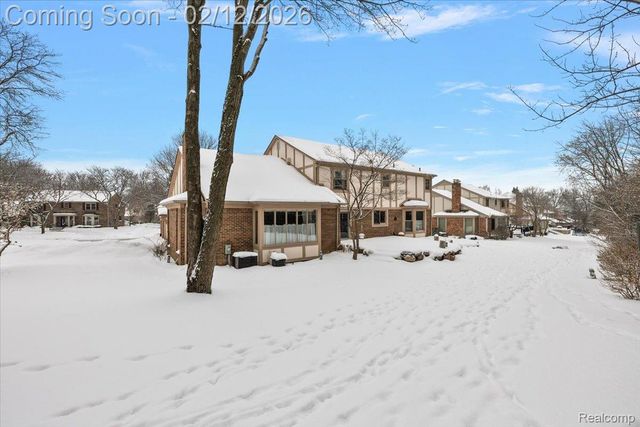 2291 Red Maple Drive, Troy, MI 48098