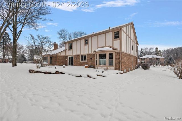 2291 Red Maple Drive, Troy, MI 48098