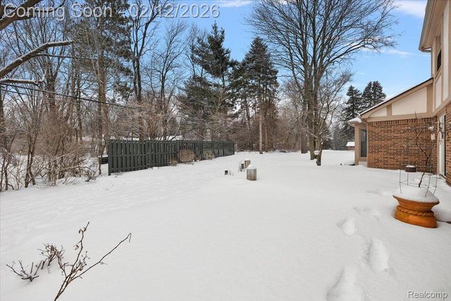 2291 Red Maple Drive, Troy, MI 48098